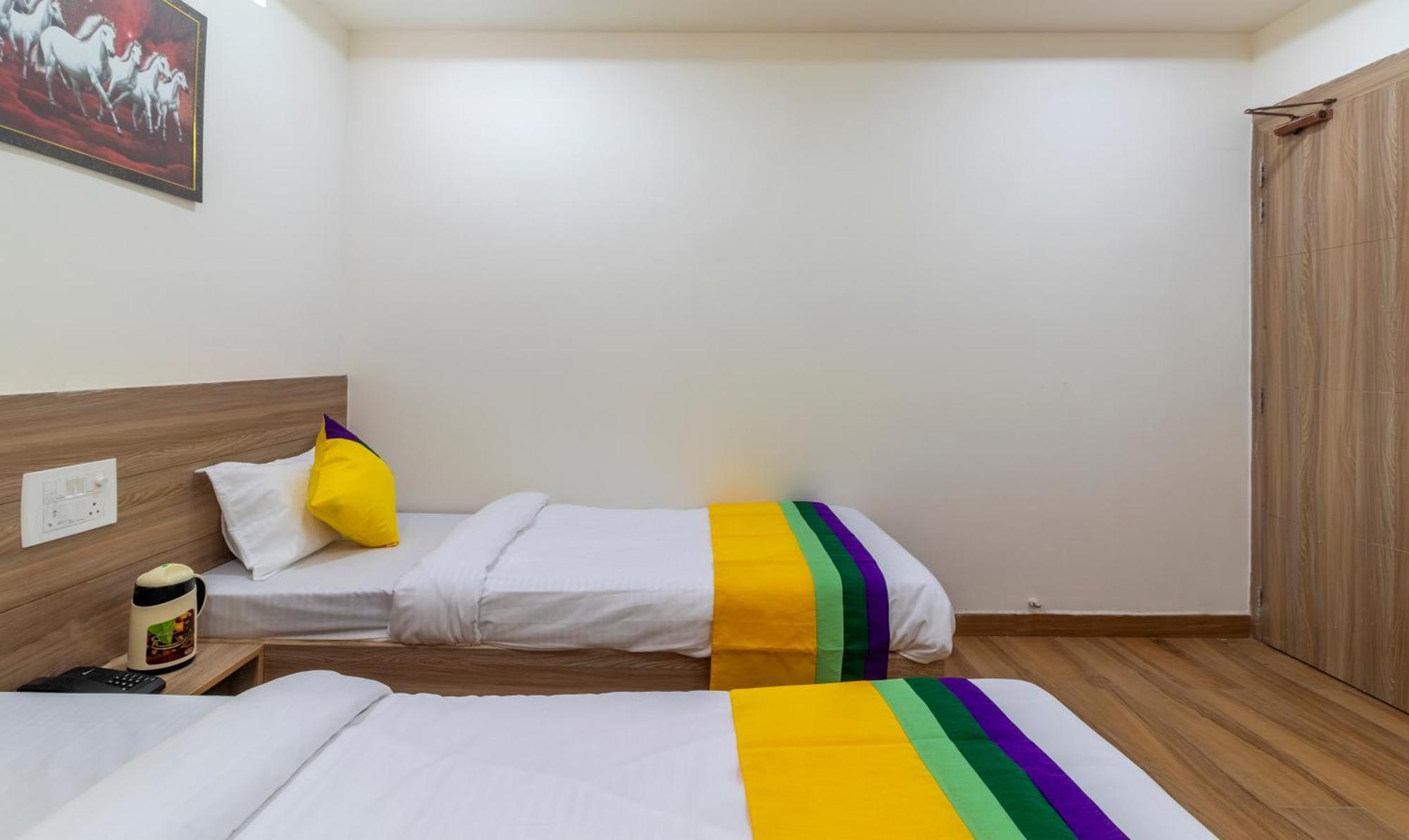 Itsy Hotels Krishna Residency, Govardhan Chauraha Mathura Exterior photo